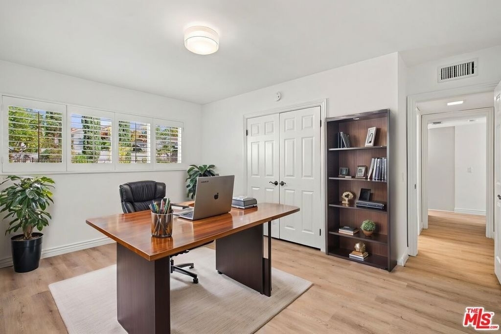 22777 Brenford Street - Photo 25