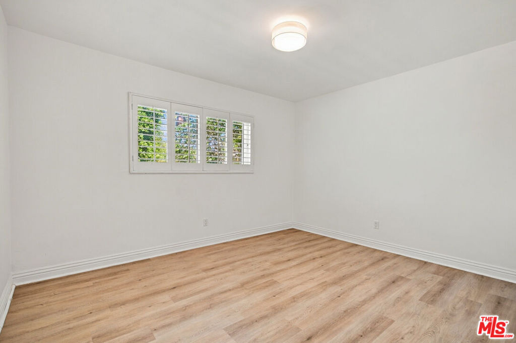22777 Brenford Street - Photo 28