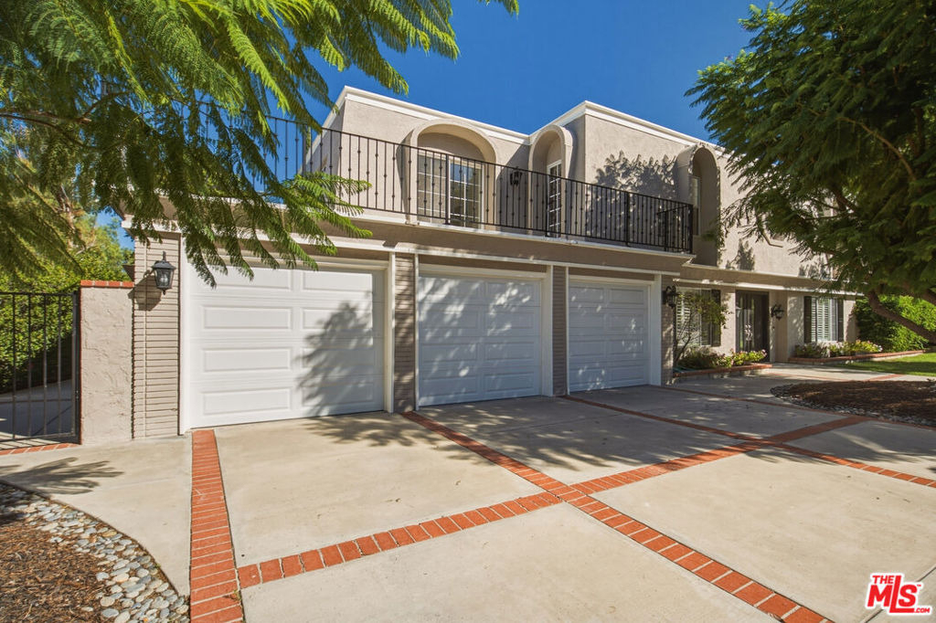 22777 Brenford Street - Photo 3