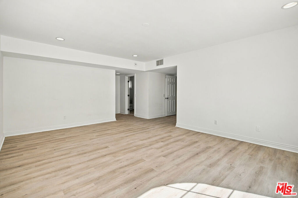 22777 Brenford Street - Photo 44