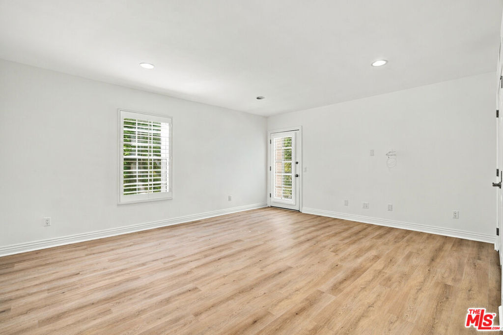 22777 Brenford Street - Photo 37