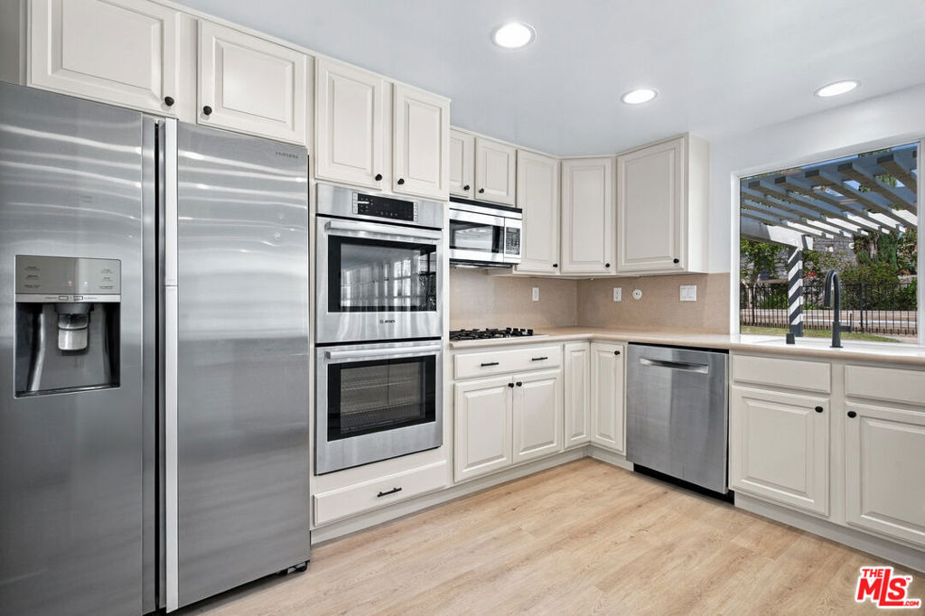22777 Brenford Street - Photo 14
