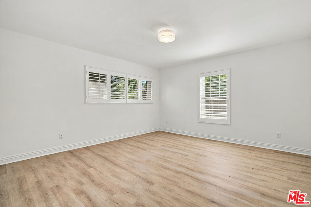 22777 Brenford Street - Photo 30