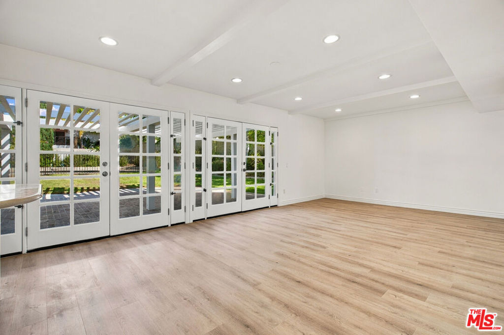 22777 Brenford Street - Photo 18