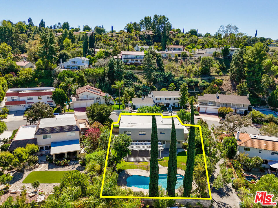 22777 Brenford Street - Photo 59