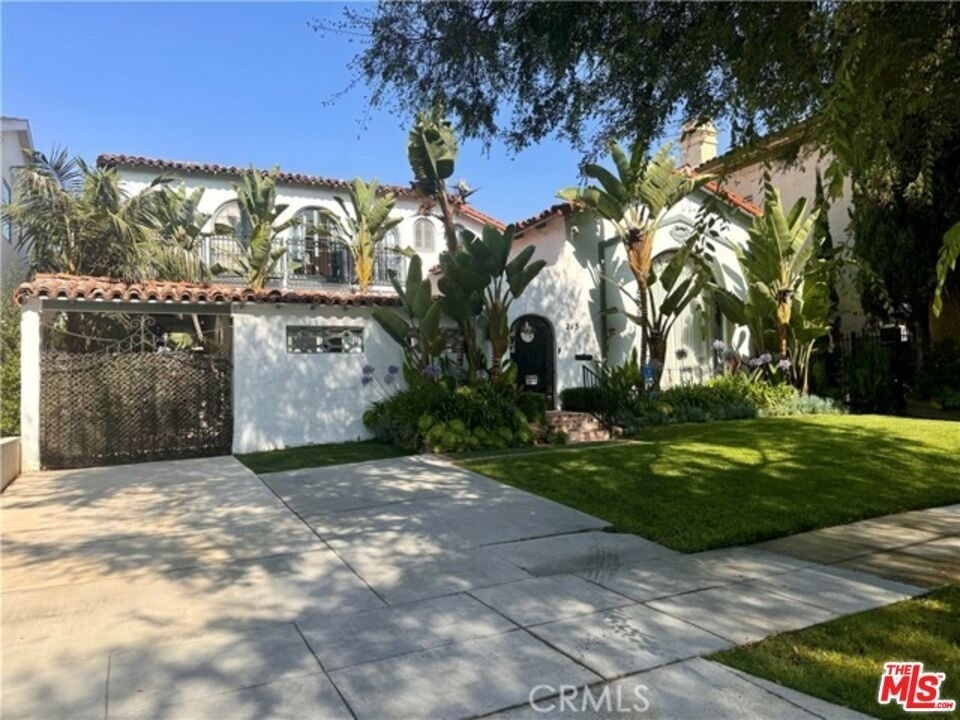 213 El Camino Drive - Photo 0