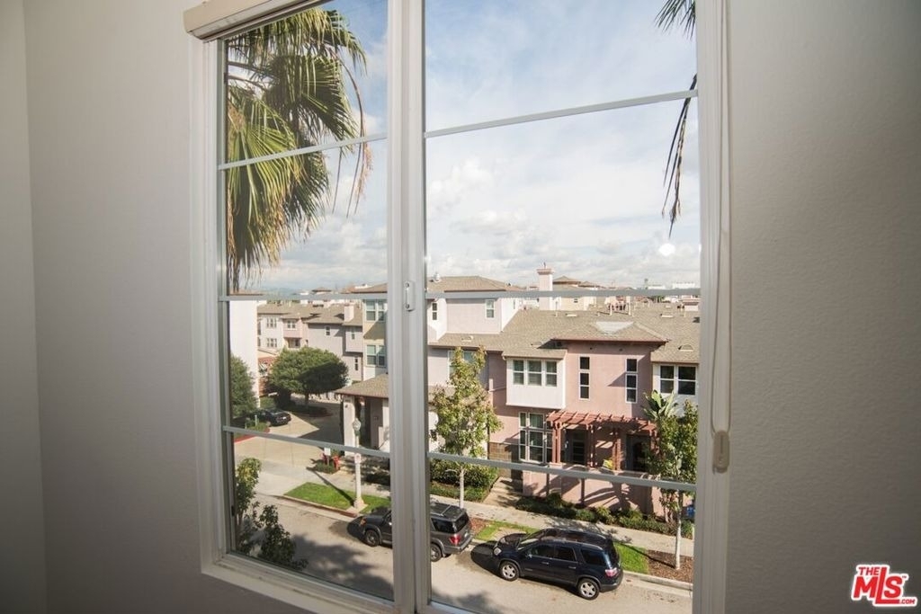 5831 Seawalk Drive - Photo 9