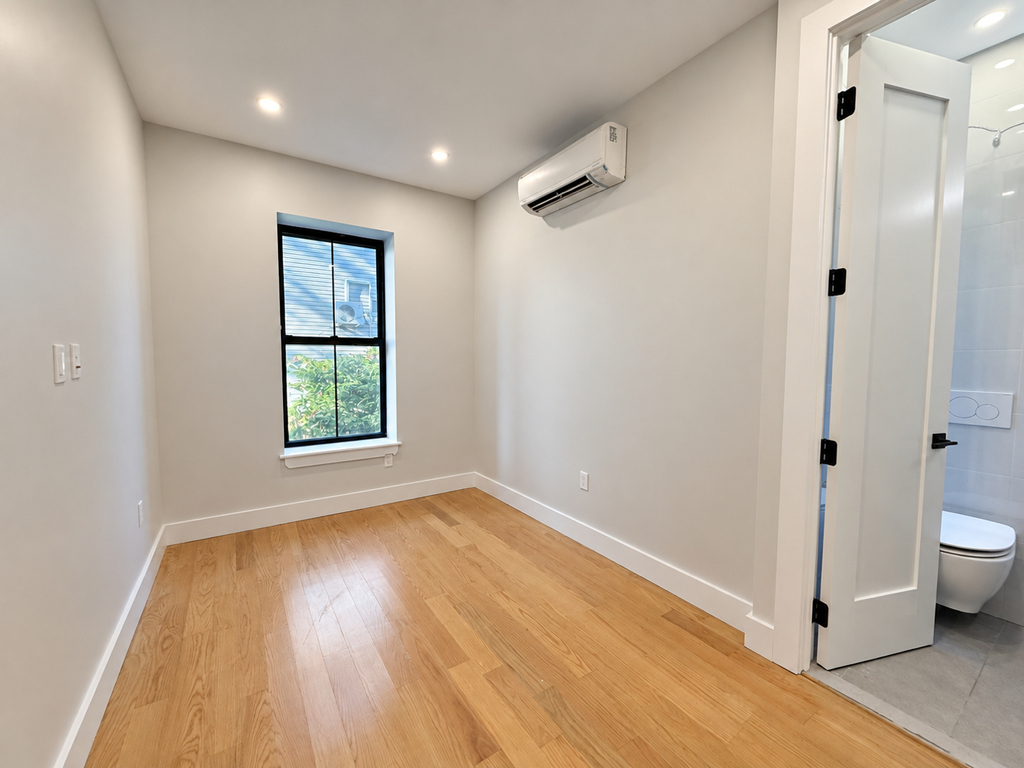 62-13 Catalpa Avenue - Photo 7