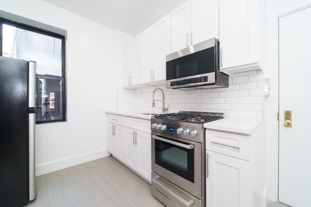703 9th Avenue - Photo 5