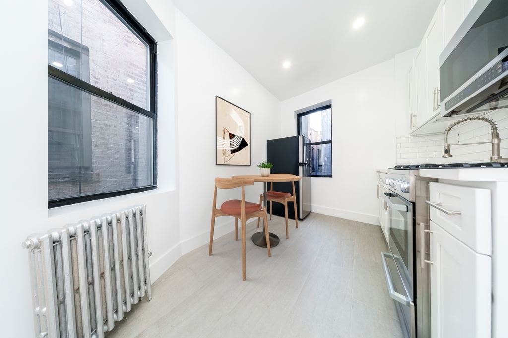703 9th Avenue - Photo 4