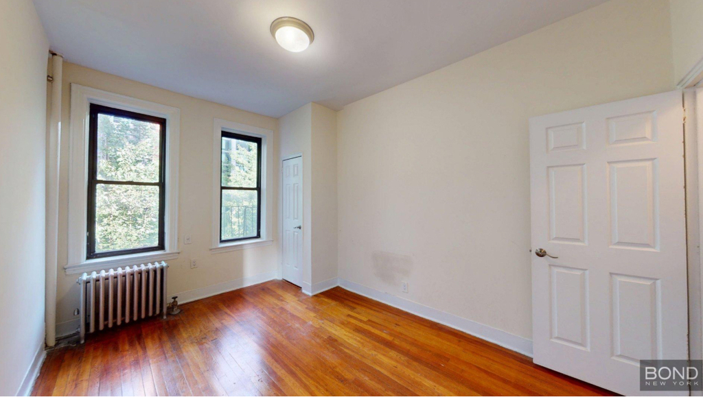 East 38th street  - Photo 2