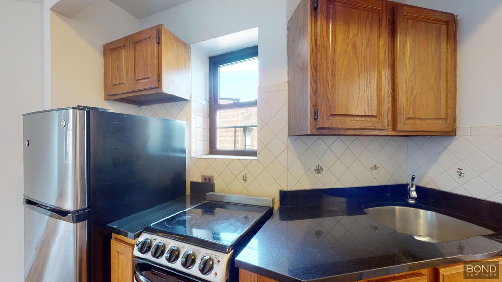 West 22nd Street - Photo 5
