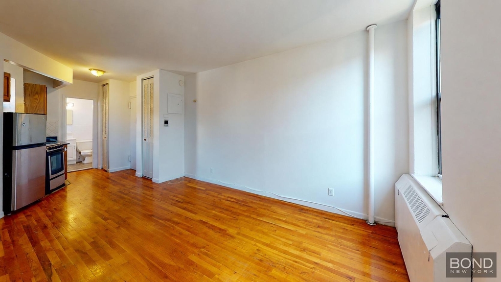 West 22nd Street - Photo 4