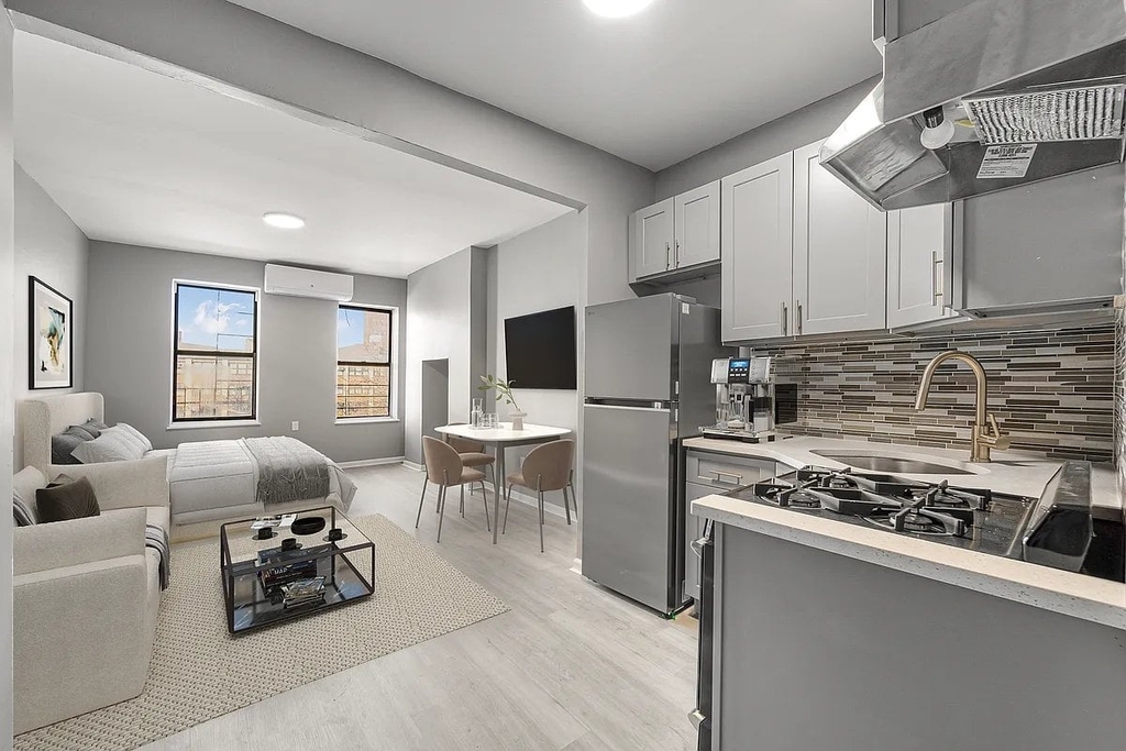 901 Dekalb Avenue - Photo 2