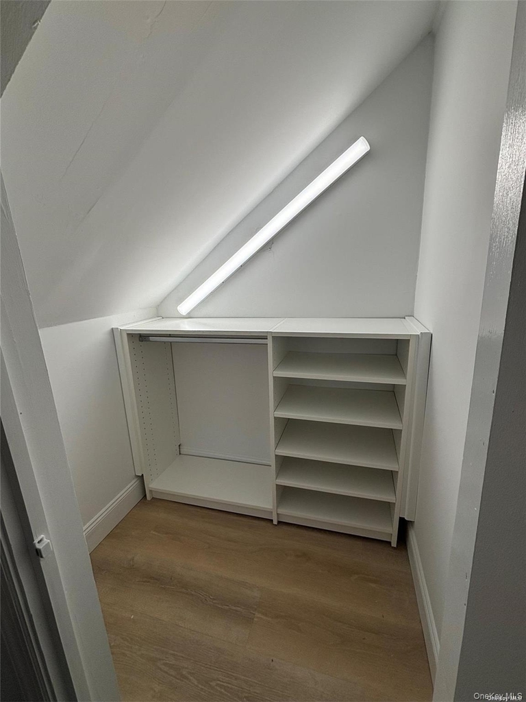 1353 Old Northern Boulevard - Photo 21
