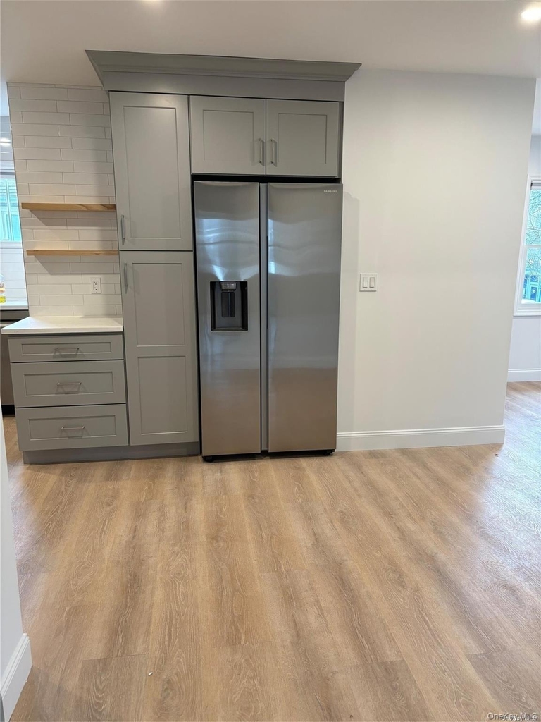 1353 Old Northern Boulevard - Photo 3