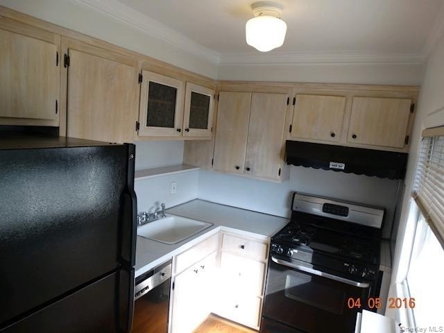 40-09 208th Street - Photo 2