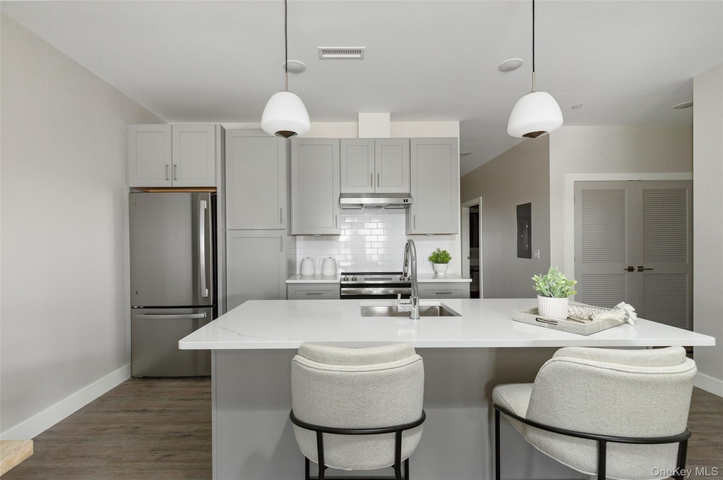 6 Hudson West Drive - Photo 2