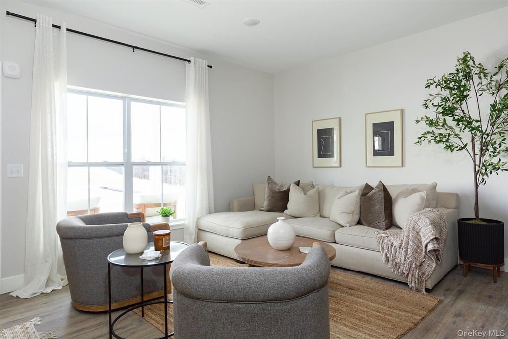 6 Hudson West Drive - Photo 0
