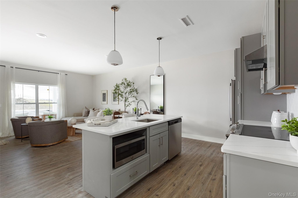 6 Hudson West Drive - Photo 3