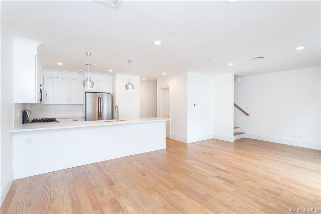121 Fisher Avenue - Photo 4