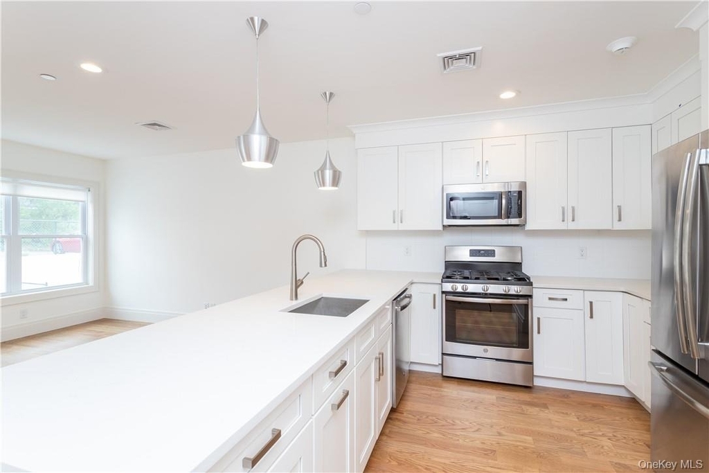 121 Fisher Avenue - Photo 2
