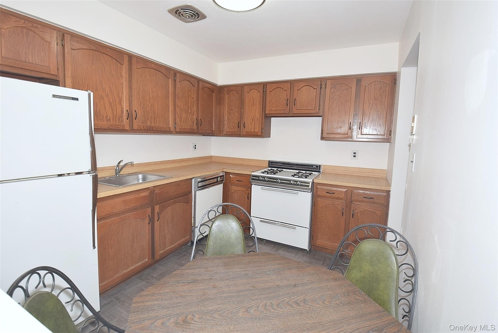 220-47 67 Ave - Photo 8