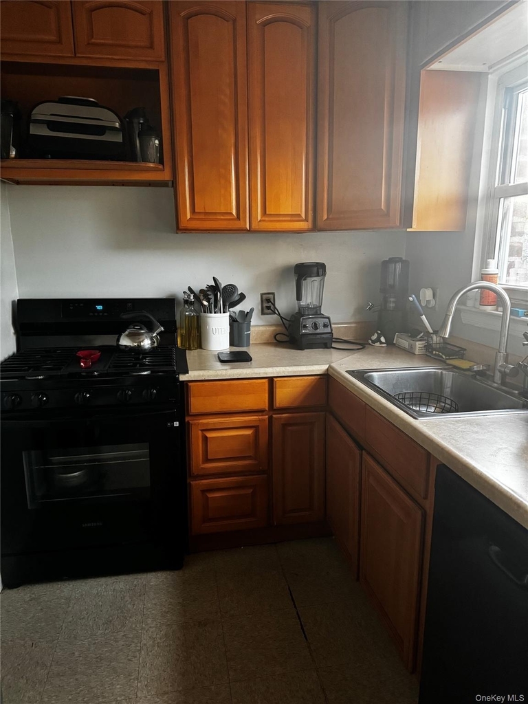 198-17 Dunton Avenue - Photo 5