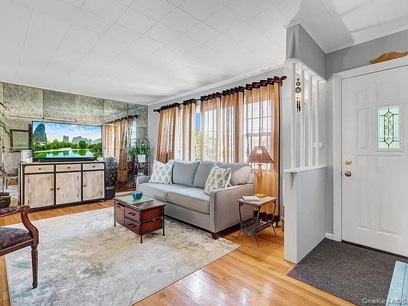 202 Kings Avenue - Photo 2