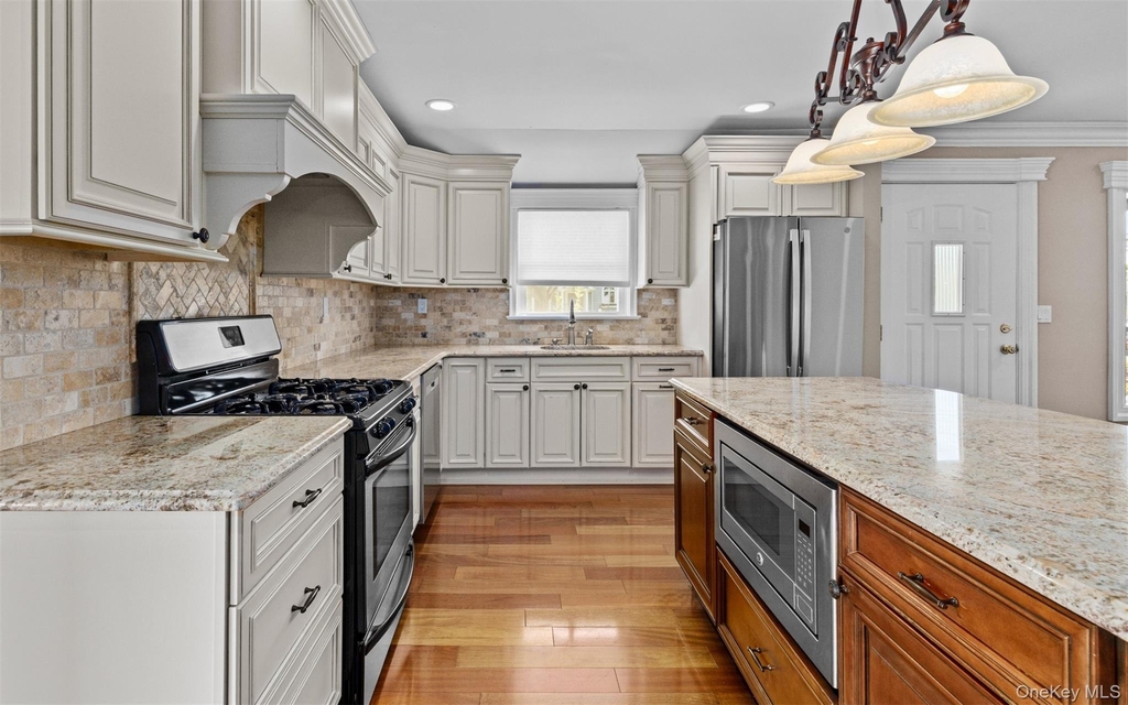 392 Philadelphia Avenue - Photo 5