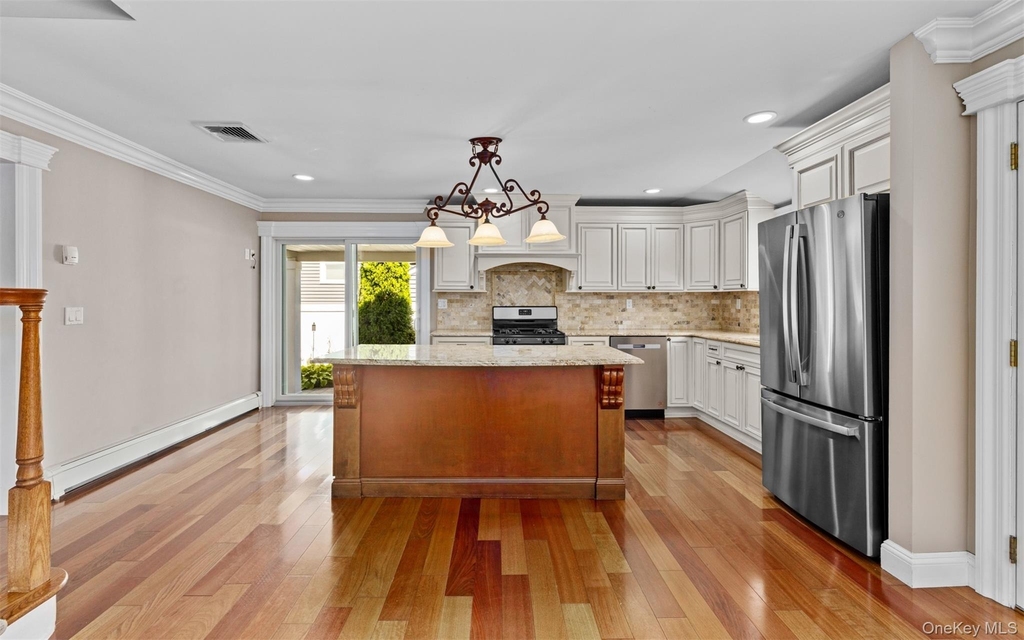 392 Philadelphia Avenue - Photo 4