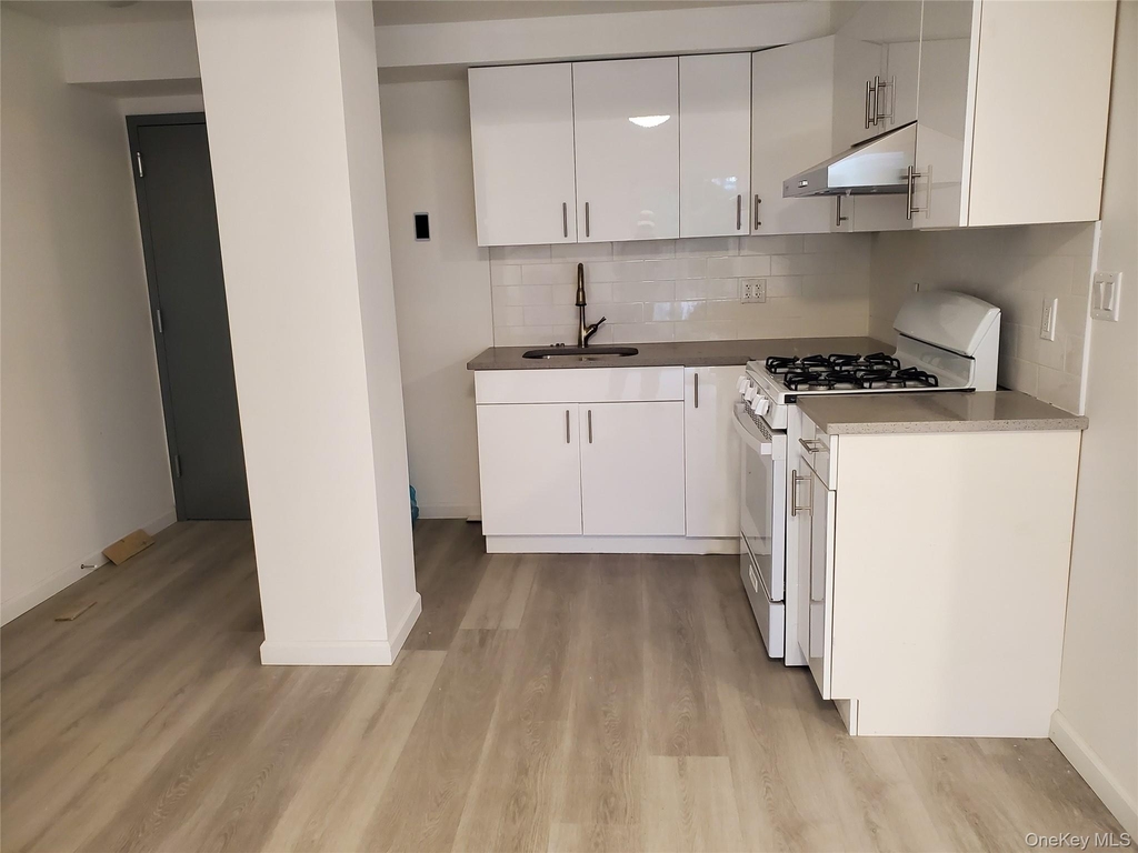6-05 129st Street - Photo 3