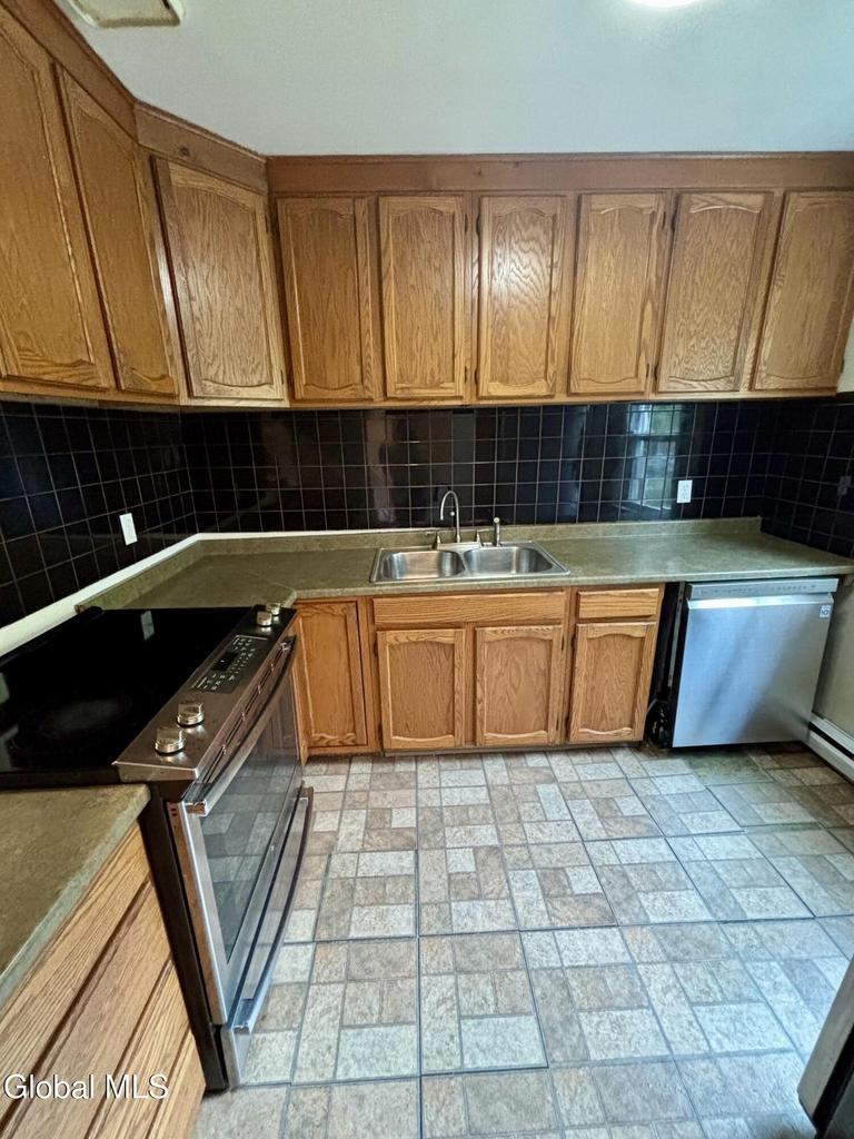 24 Maxwell Drive - Photo 3