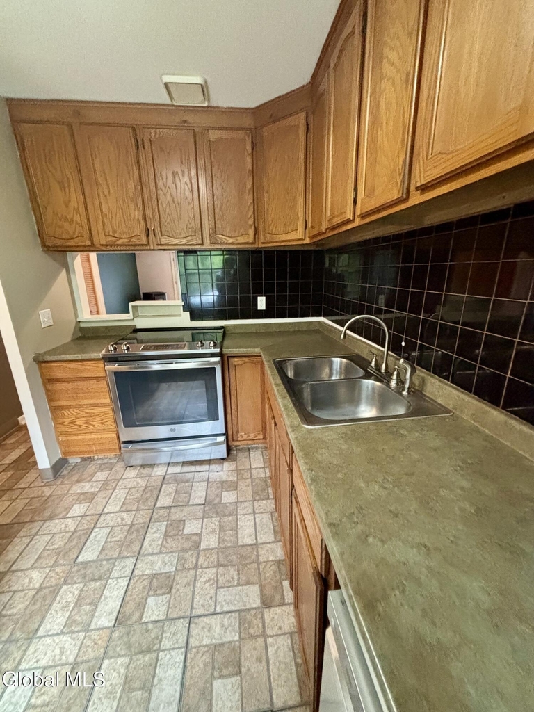 24 Maxwell Drive - Photo 5