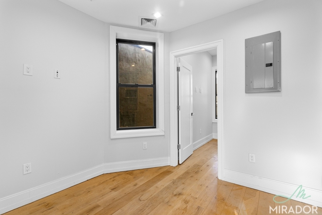 221 E 10th Street - Photo 5