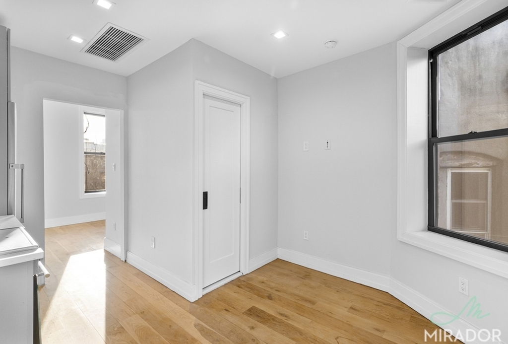 221 E 10th Street - Photo 2
