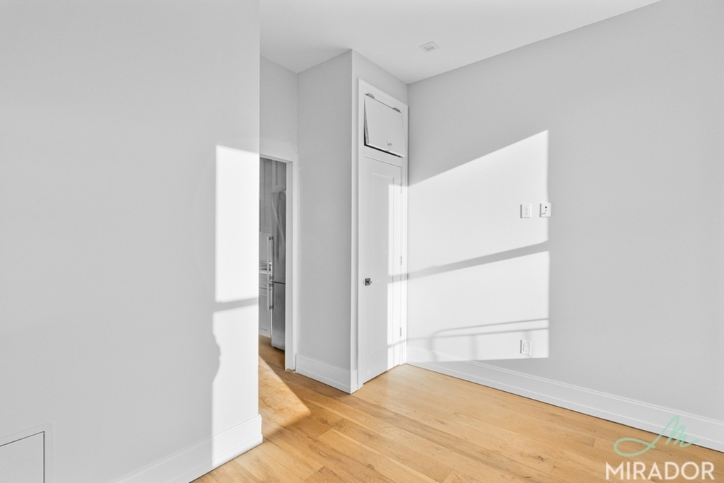 221 E 10th Street - Photo 3