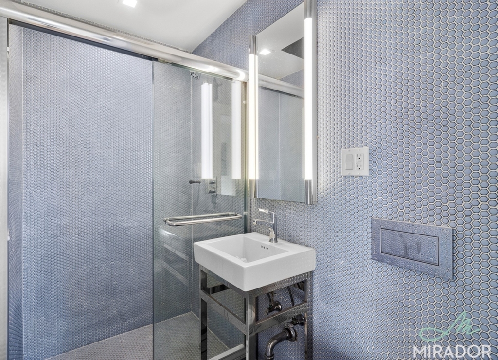 221 E 10th Street - Photo 4