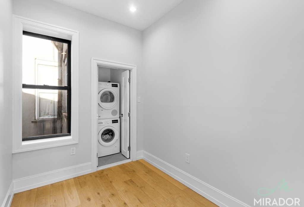 221 E 10th Street - Photo 6