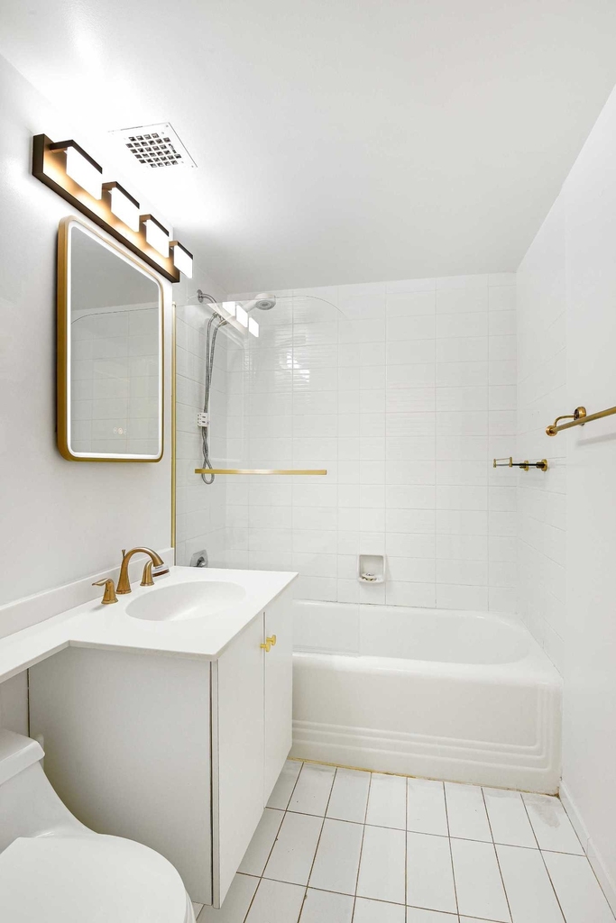 333 W 56th Street - Photo 5