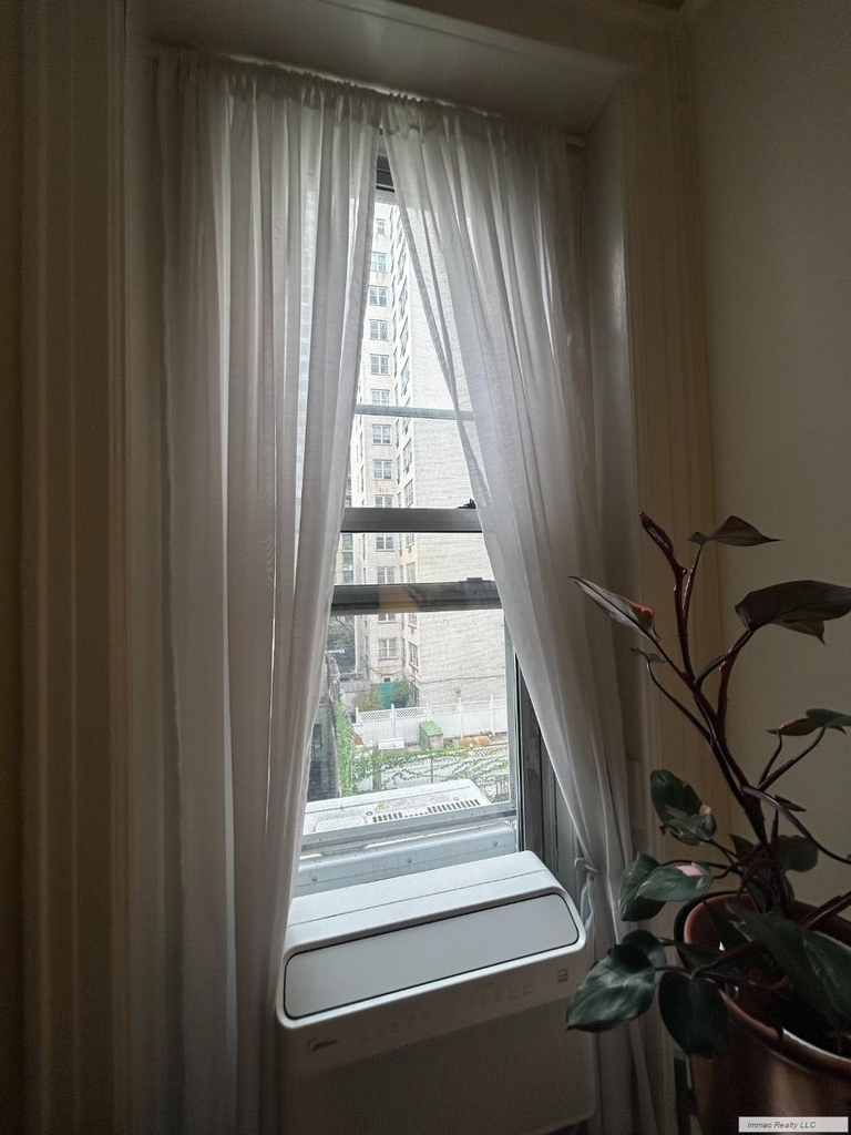 330 E 76th Street - Photo 8
