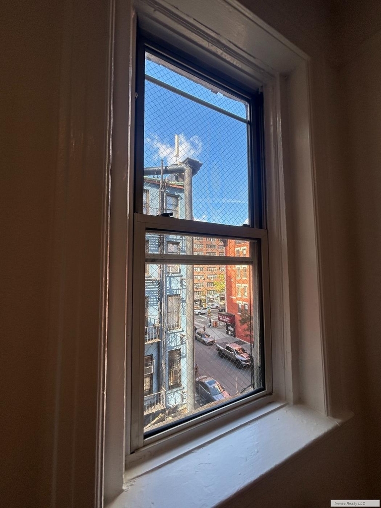 330 E 76th Street - Photo 6