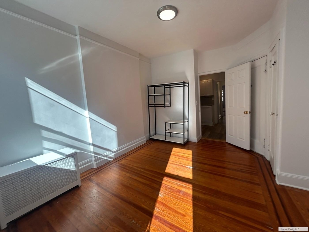 330 E 76th Street - Photo 4