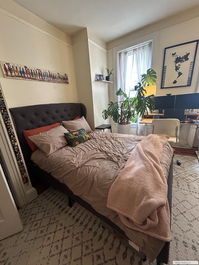 330 E 76th Street - Photo 2