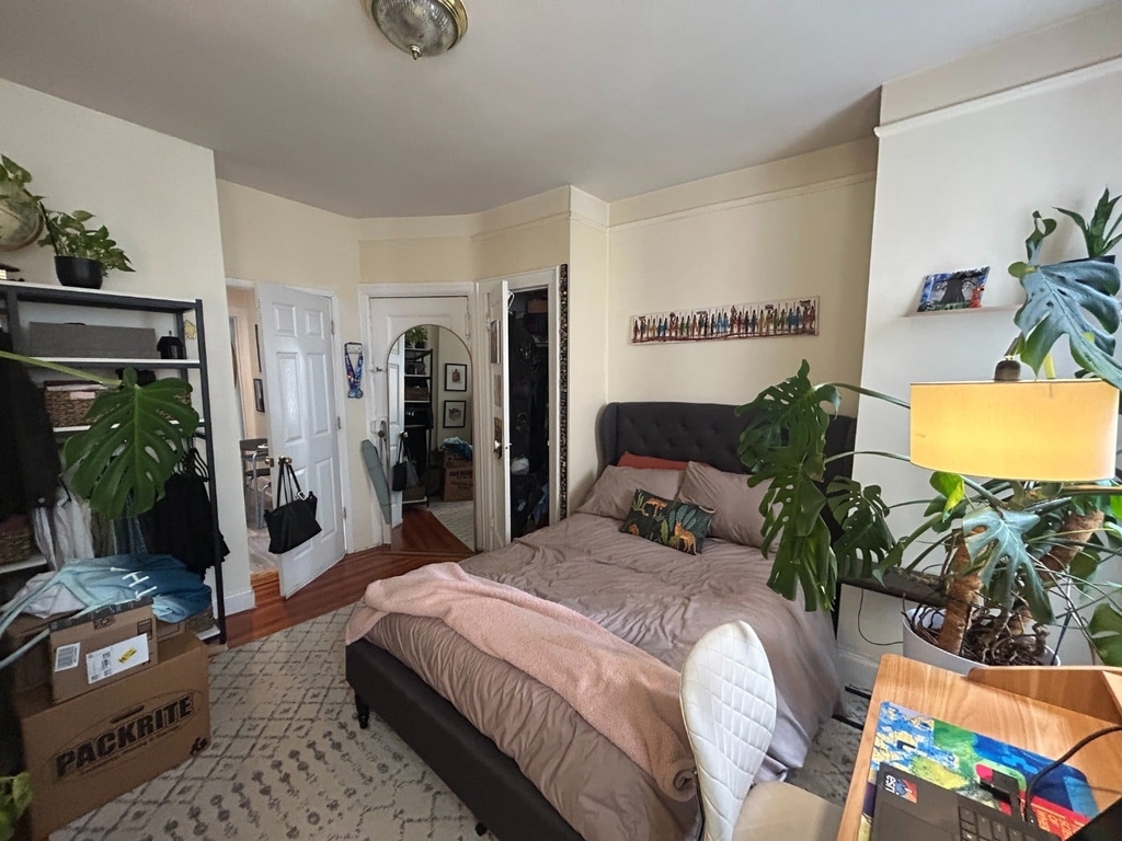 330 E 76th Street - Photo 3