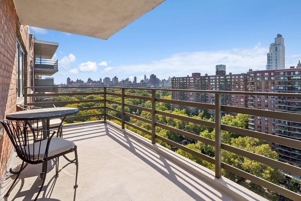 392 Central Park W - Photo 14