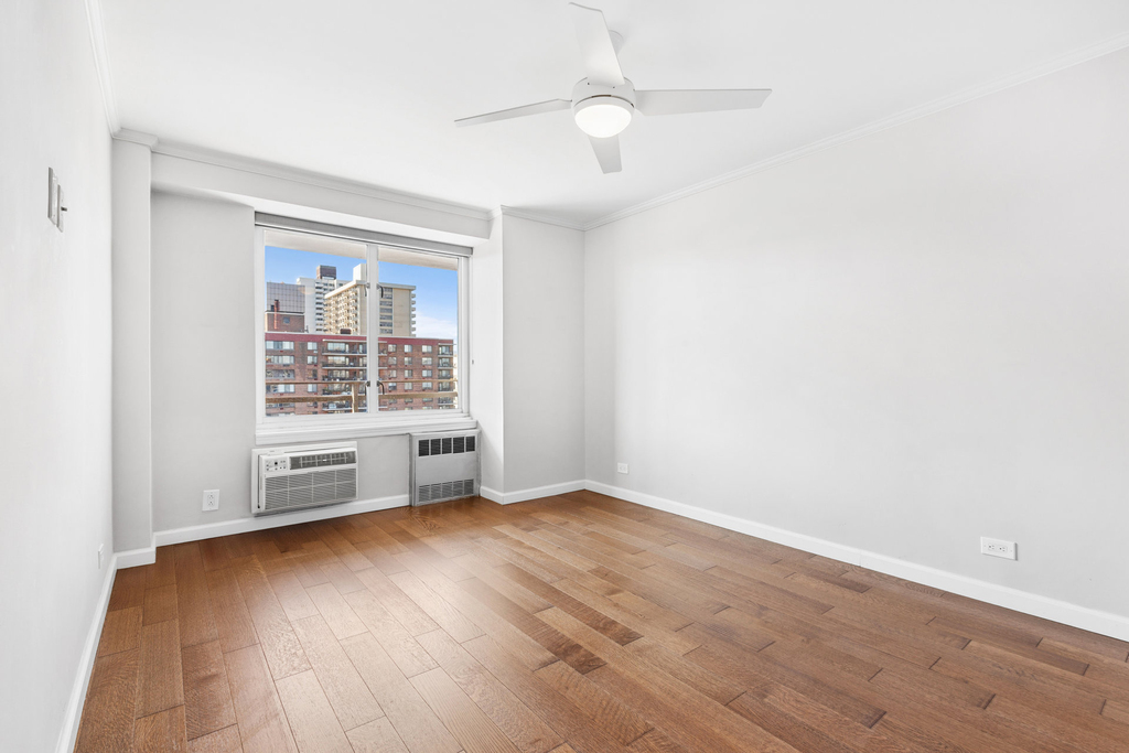 392 Central Park W - Photo 9