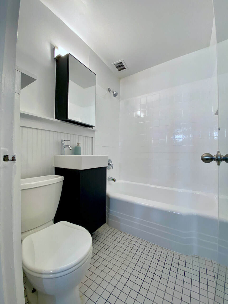 343 W 21st Street - Photo 3