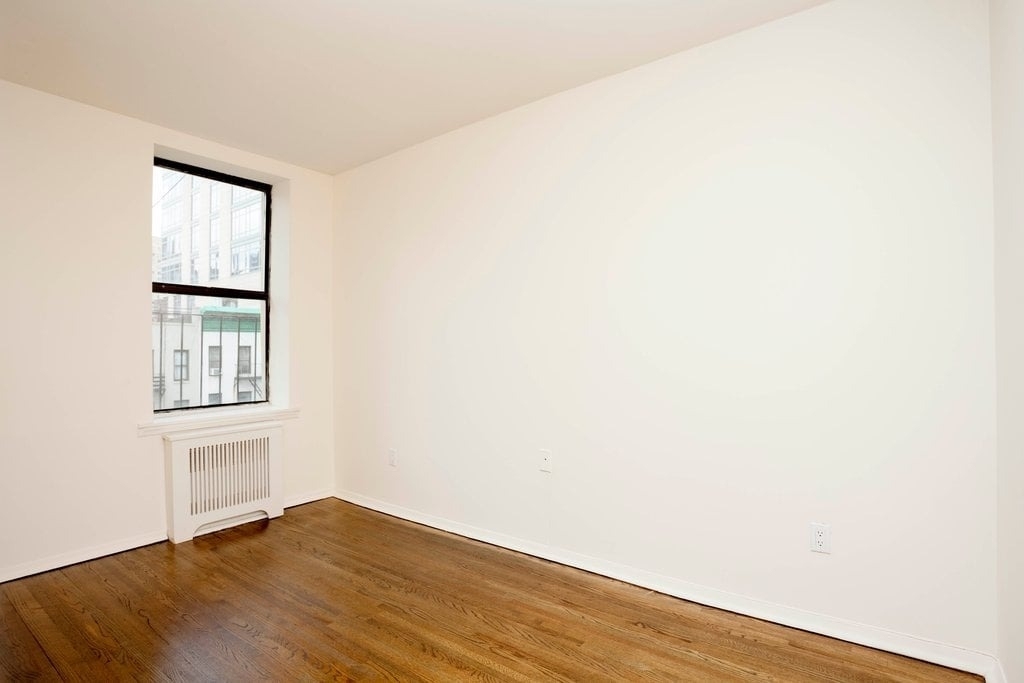1556 York Avenue - Photo 5