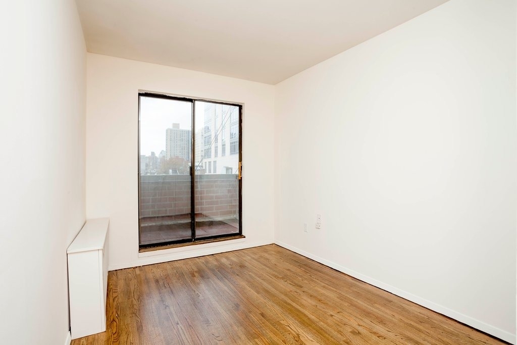 1556 York Avenue - Photo 6